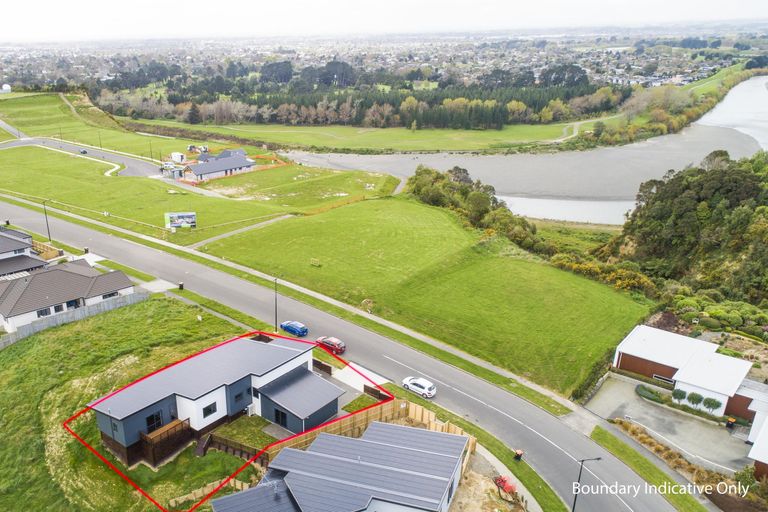 Photo of property in 3 Vaucluse Heights, Fitzherbert, Palmerston North, 4410