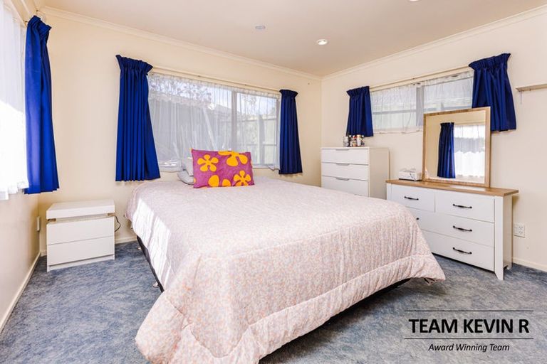 Photo of property in 12 Carisbrook Crescent, Papakura, 2110