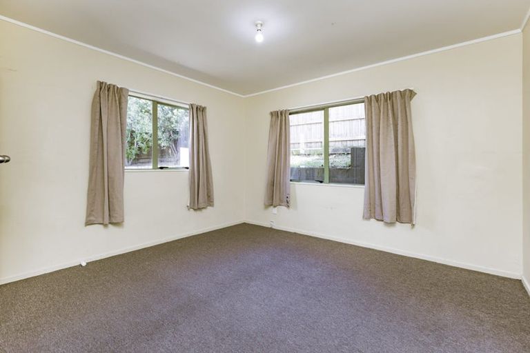 Photo of property in 4/8 Eulogy Place, Randwick Park, Auckland, 2105