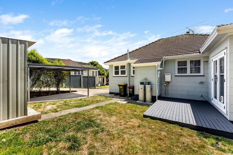 Photo of property in 33 Cleland Crescent, Naenae, Lower Hutt, 5011