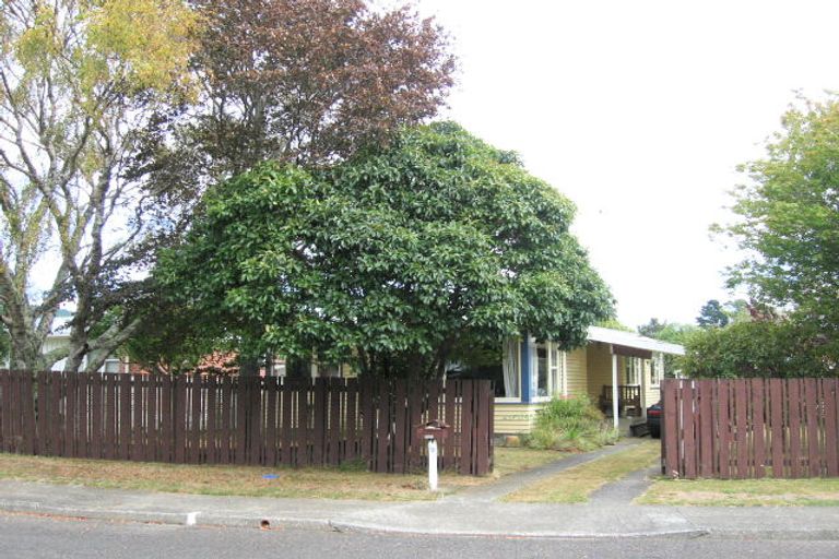 Photo of property in 17 Ruru Crescent, Heretaunga, Upper Hutt, 5018
