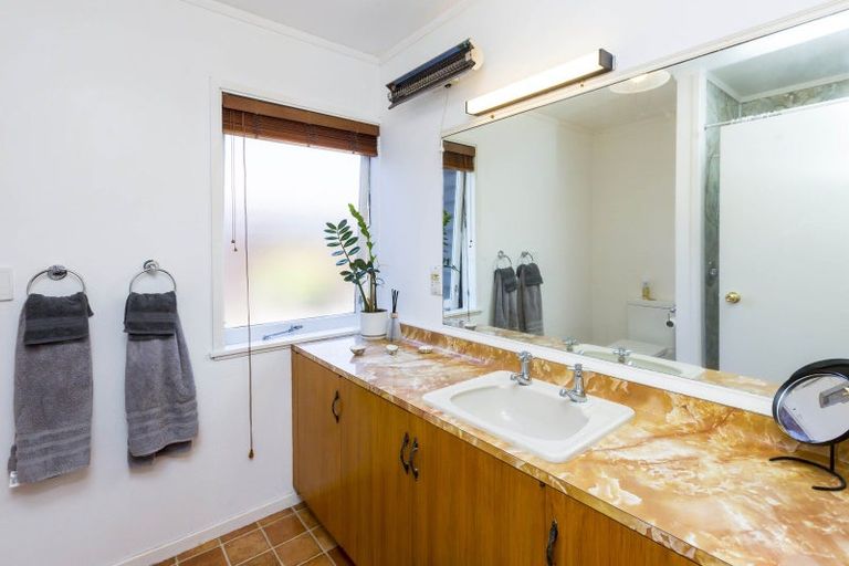 Photo of property in 11 Benzie Avenue, Wallaceville, Upper Hutt, 5018