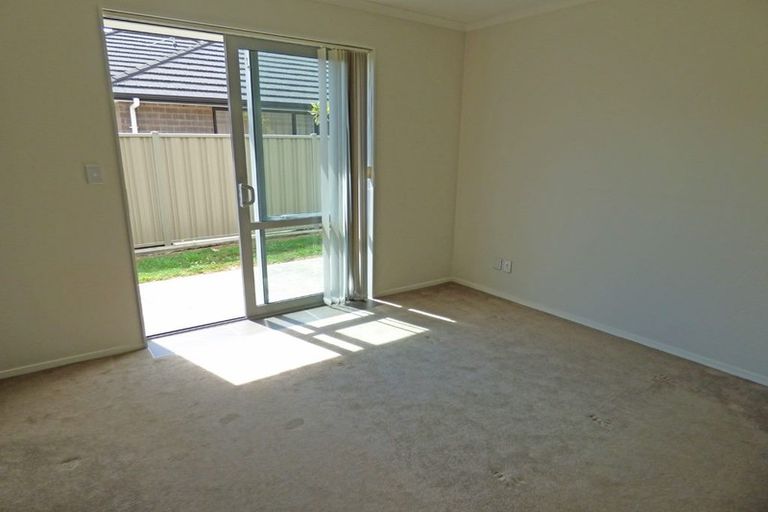 Photo of property in 7 Erceg Way, Rosehill, Papakura, 2113