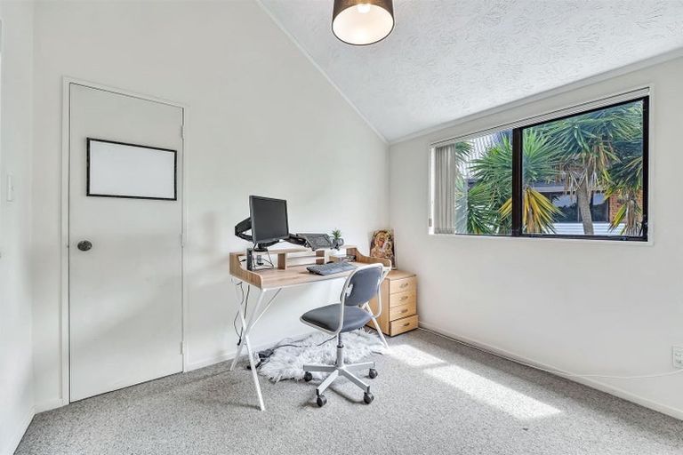 Photo of property in 38 Eugenia Rise, Totara Heights, Auckland, 2105