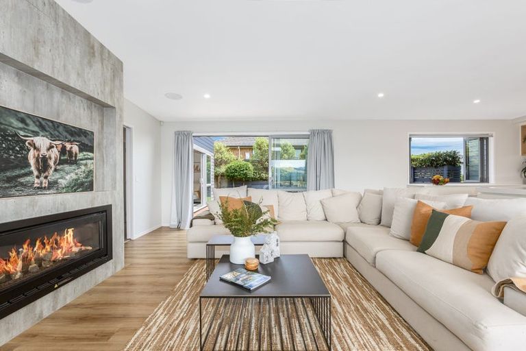 Photo of property in 136 Endeavour Drive, Whitby, Porirua, 5024