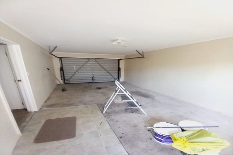 Photo of property in 2/65 Golf Road, New Lynn, Auckland, 0600