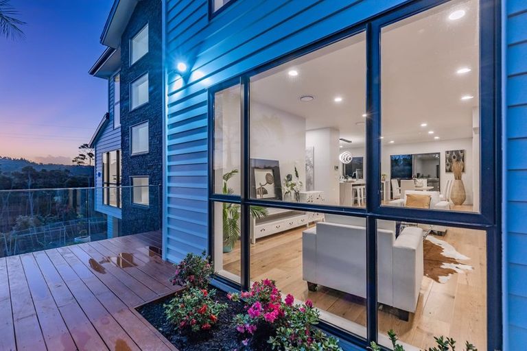 Photo of property in 82 Laurel Oak Drive, Schnapper Rock, Auckland, 0632