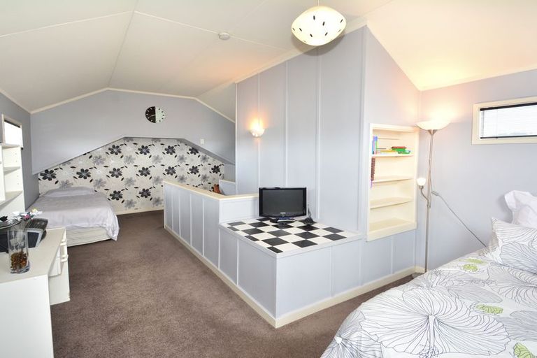 Photo of property in 2 Hargest Crescent, Saint Kilda, Dunedin, 9012