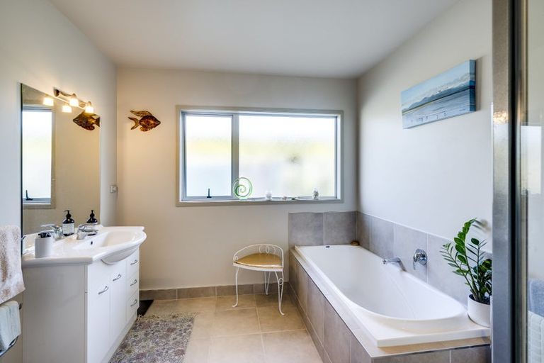 Photo of property in 10 Milford Place, Poraiti, Napier, 4112