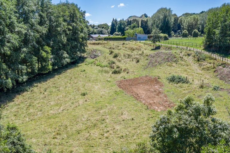 Photo of property in 279 North Manakau Road, Manakau, 5573