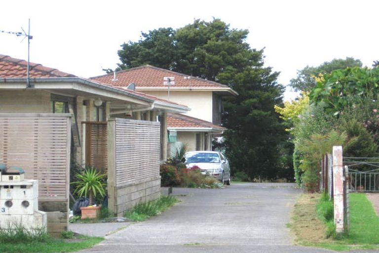 Photo of property in 4/13 Northall Road, New Lynn, Auckland, 0600
