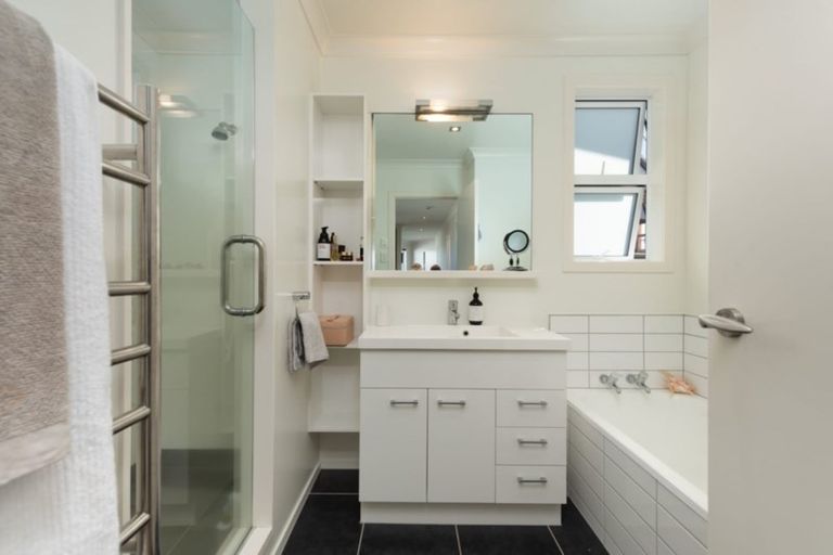 Photo of property in 96 Marine Parade, Mount Maunganui, 3116