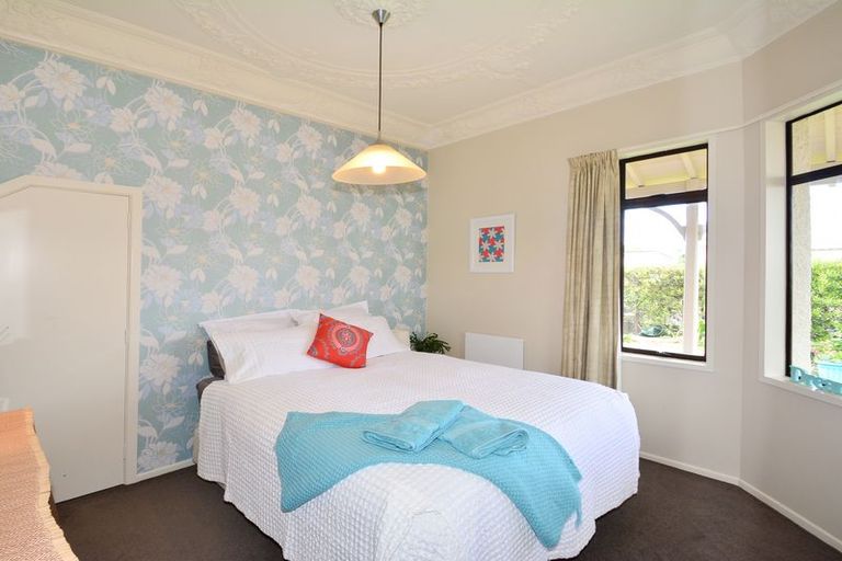 Photo of property in 2 Hargest Crescent, Saint Kilda, Dunedin, 9012