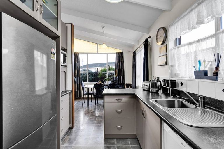 Photo of property in 16 Villa Place, Bell Block, New Plymouth, 4312