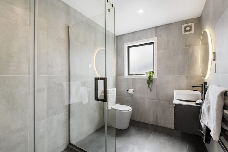 Photo of property in 43 Knights Road, Rothesay Bay, Auckland, 0630