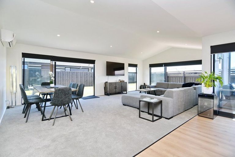 Photo of property in 17 Angus Place, Rangiora, 7400