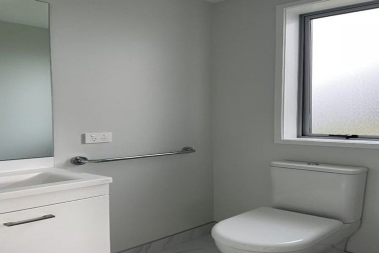 Photo of property in 3/51 Wharf Road, Te Atatu Peninsula, Auckland, 0610