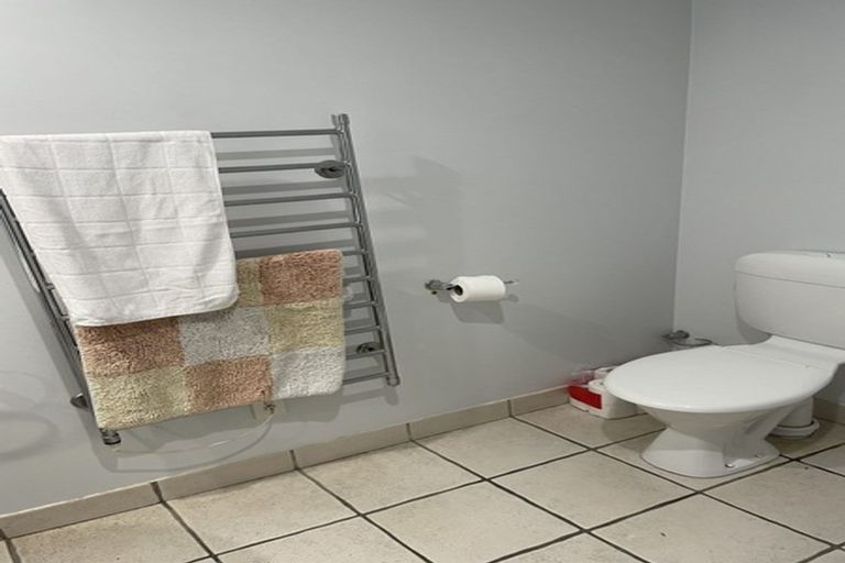 Photo of property in 2b/5 Kent Terrace, Mount Victoria, Wellington, 6011