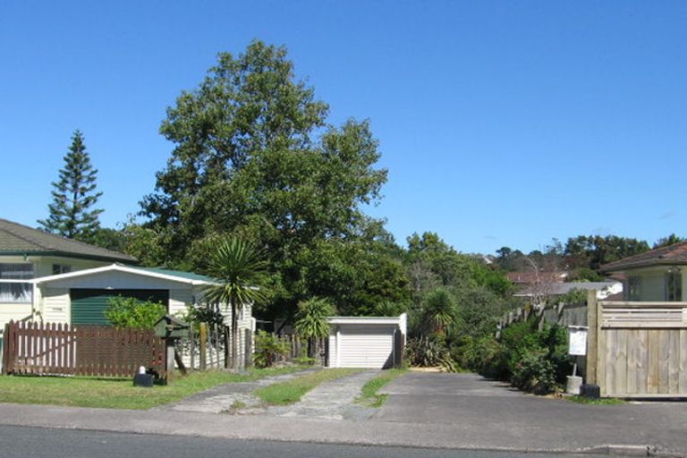 Photo of property in 77 Oreil Avenue, West Harbour, Auckland, 0618