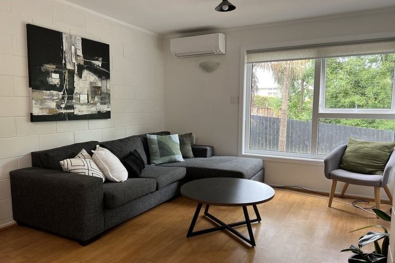 Photo of property in 2/106 Monarch Avenue, Hillcrest, Auckland, 0627