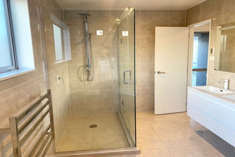 Photo of property in 38 Travis View Drive, Fairview Heights, Auckland, 0632