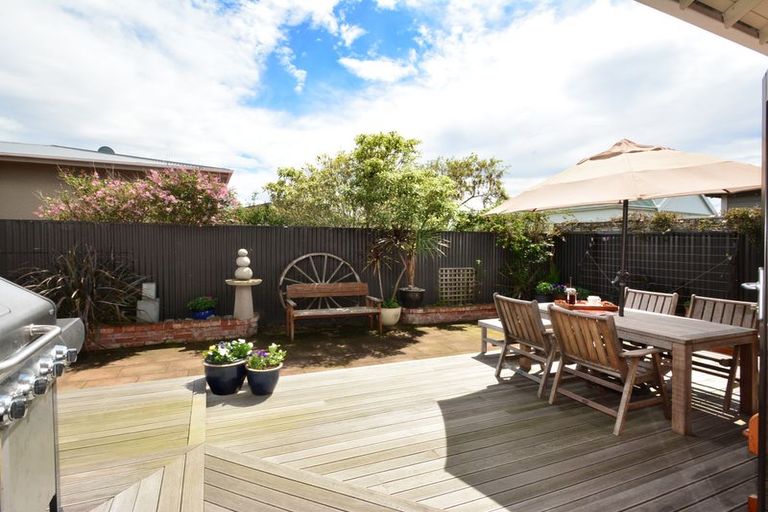 Photo of property in 2 Hargest Crescent, Saint Kilda, Dunedin, 9012