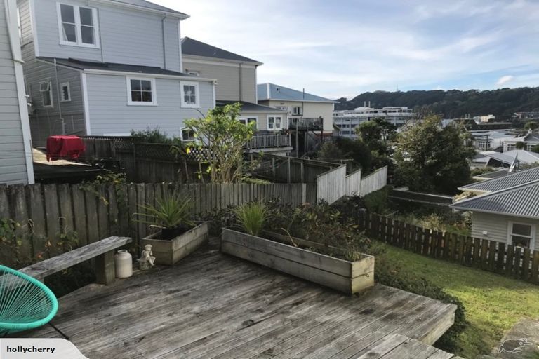 Photo of property in 8 Papawai Terrace, Mount Cook, Wellington, 6021