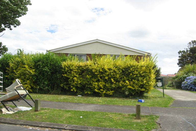 Photo of property in 13 Forbury Place, Mangere, Auckland, 2022