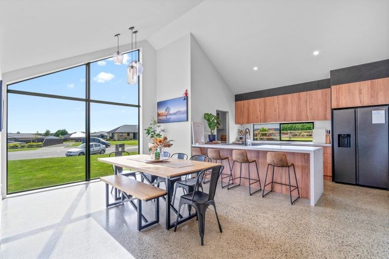 Photo of property in 16 Chatham Rise, Seaward Bush, Invercargill, 9812