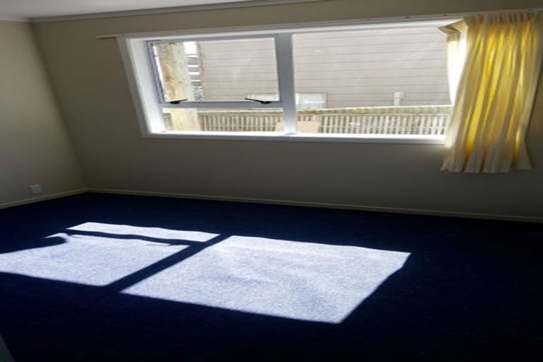 Photo of property in 31 Omega Street, Newlands, Wellington, 6037