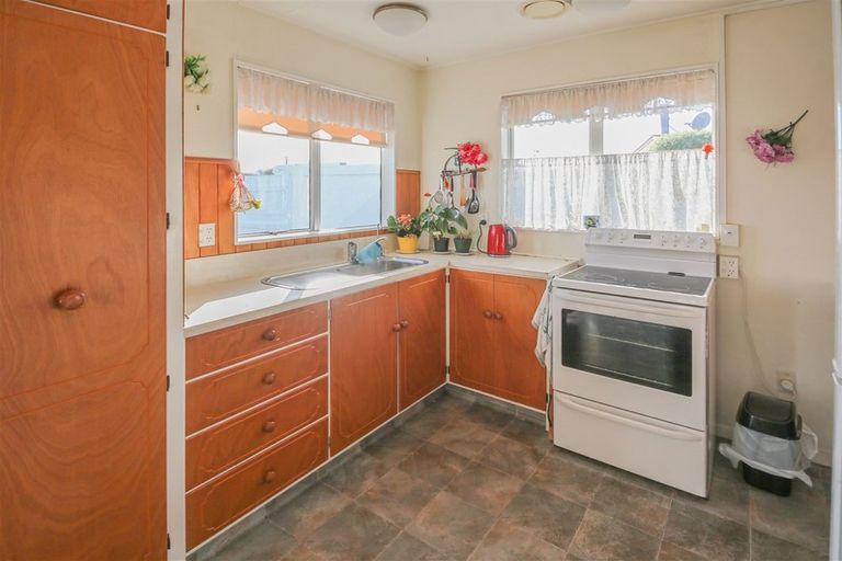 Photo of property in 18 Grenville Street, Levin, 5510