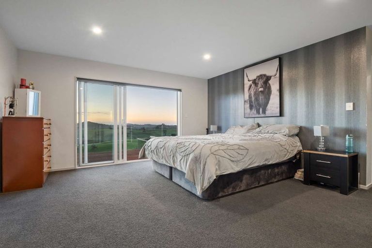 Photo of property in 25 Medhurst Road, Bombay, 2675