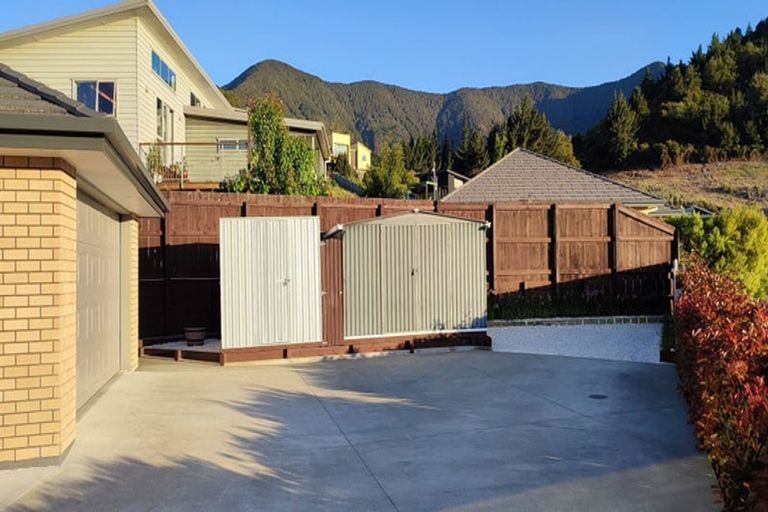 Photo of property in 2 Pukeko Place, Picton, 7220