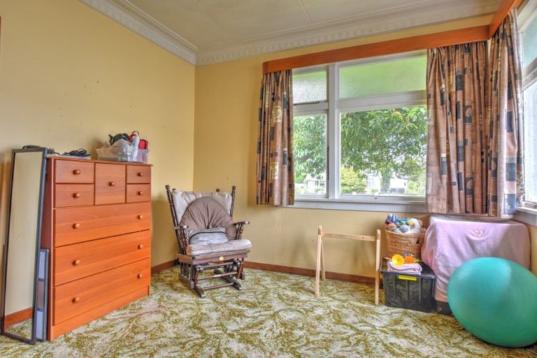 Photo of property in 13 Hunter Street, Edendale, 9825