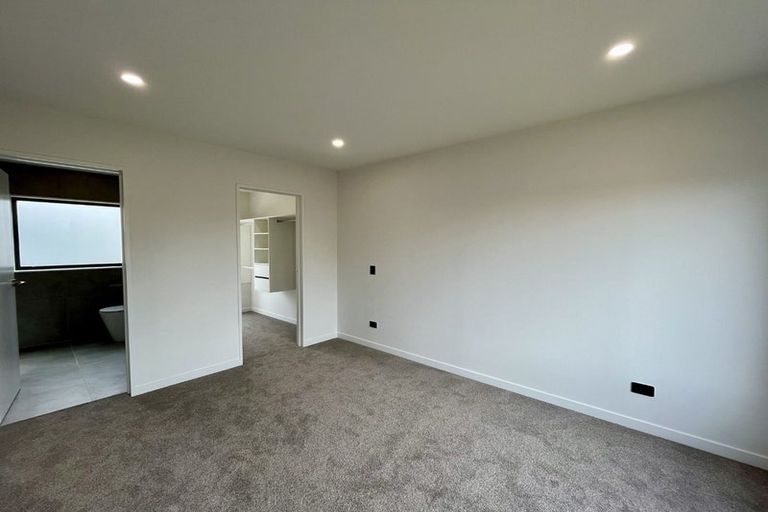 Photo of property in 98d Royal Road, Massey, Auckland, 0614
