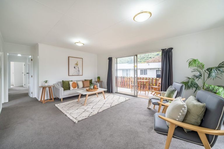 Photo of property in 37 Tacoma Drive, Totara Park, Upper Hutt, 5018