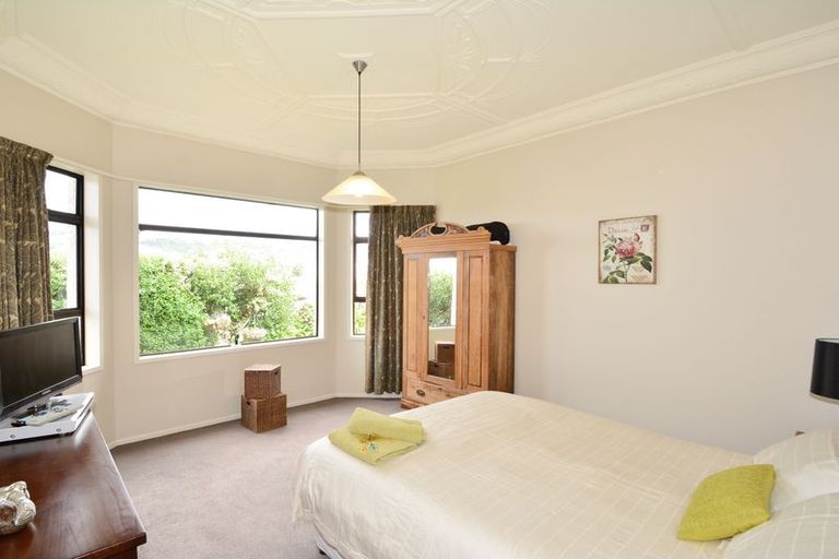 Photo of property in 2 Hargest Crescent, Saint Kilda, Dunedin, 9012