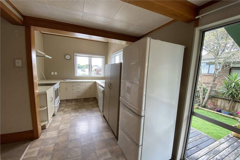 Photo of property in 5 Oak Street, Royal Oak, Auckland, 1023