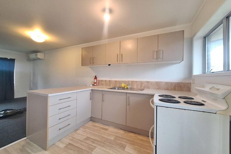 Photo of property in 1/468 Swanson Road, Ranui, Auckland, 0612