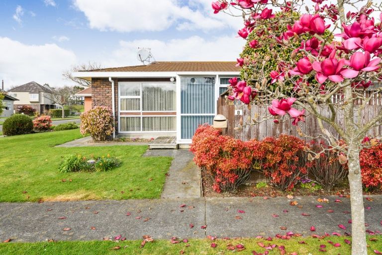 Photo of property in 1 Wharite Place, Awapuni, Palmerston North, 4412