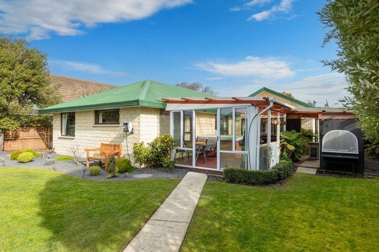 Photo of property in 50 Royal Park Drive, Parklands, Christchurch, 8083