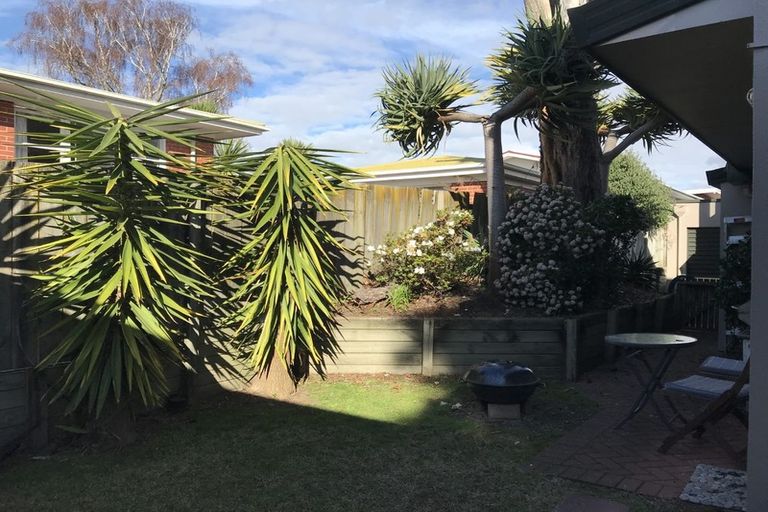Photo of property in 2/28 Third Avenue, Tauranga, 3110