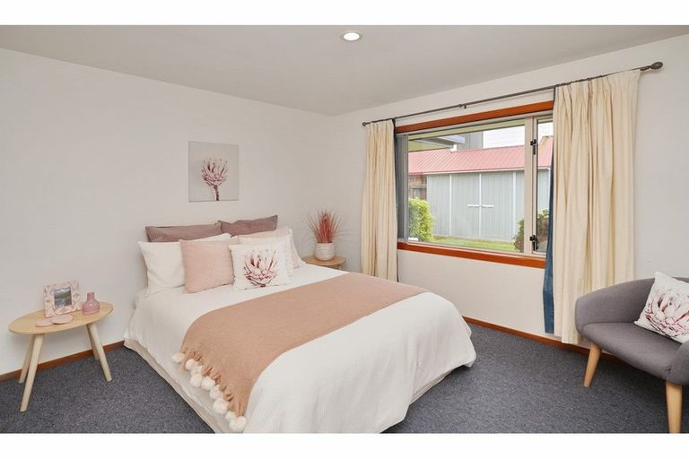 Photo of property in 12 Regency Crescent, Redwood, Christchurch, 8051