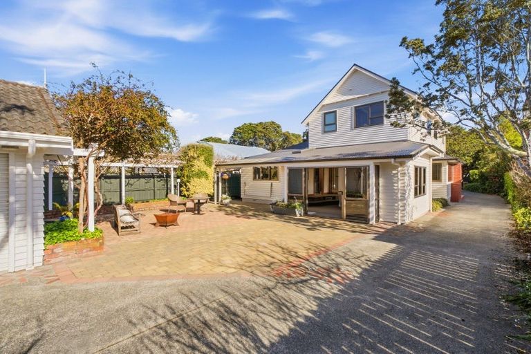 Photo of property in 5 Puriri Street, Woburn, Lower Hutt, 5010