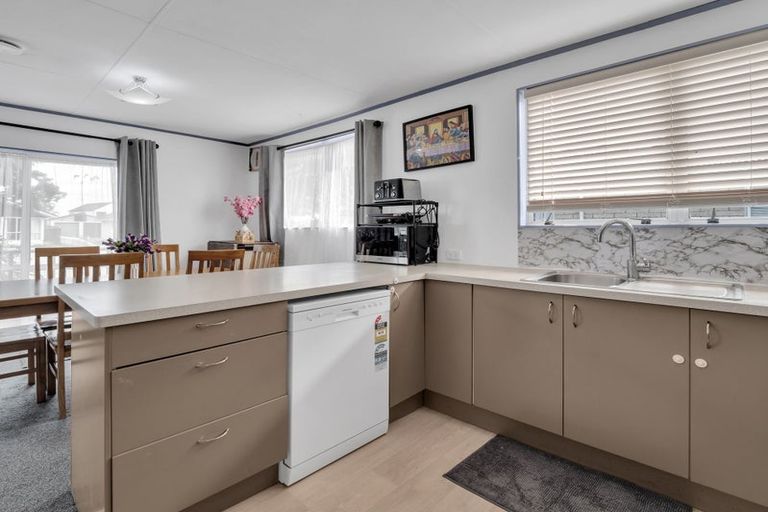 Photo of property in 111 Apollo Parade, Milson, Palmerston North, 4414