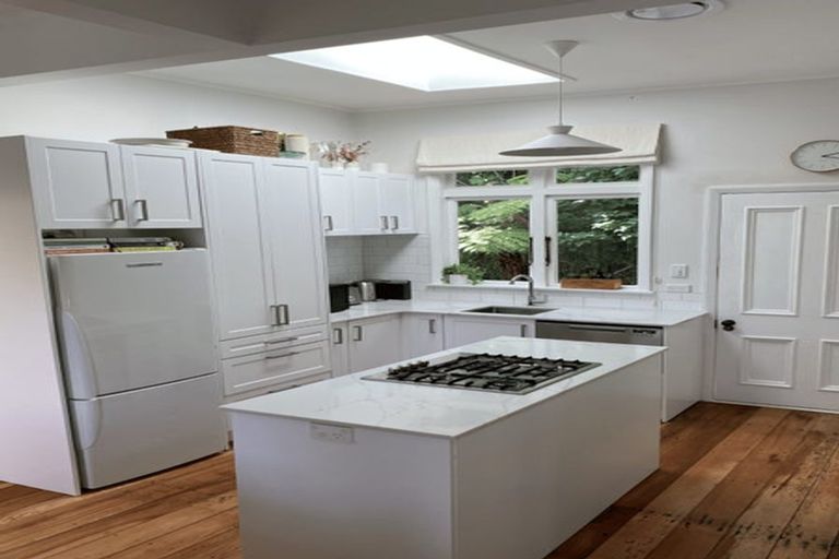 Photo of property in 26 West Road, Northland, Wellington, 6012