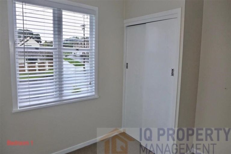 Photo of property in 1/15 East Coast Road, Milford, Auckland, 0620