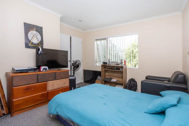 Photo of property in 20 Quincey Place, Massey, Auckland, 0614