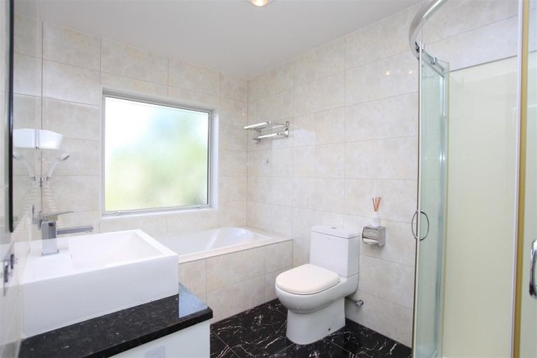 Photo of property in 3 Andy Crescent, Flat Bush, Auckland, 2016