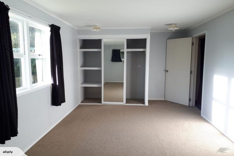 Photo of property in 17 Houston Place, Bayview, Auckland, 0629